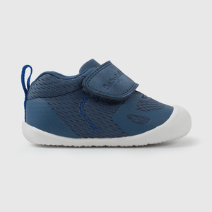 Zapatilla azul para gateadores, comodidad y estilo