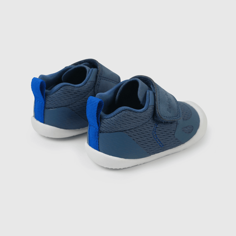 Zapatilla azul para gateadores, comodidad y estilo