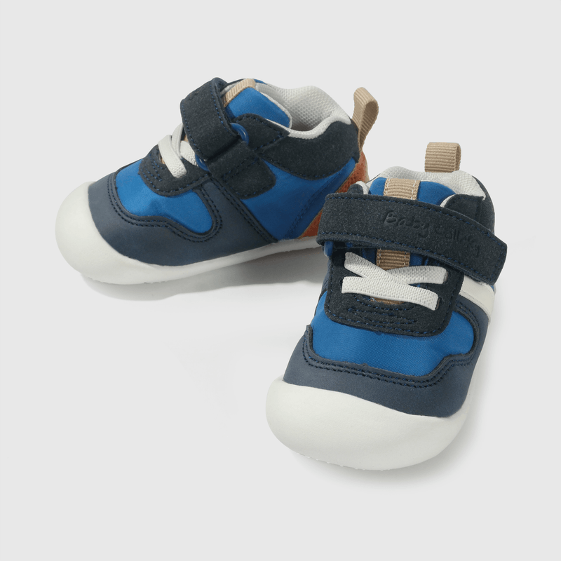 Zapatilla azul para gateadores, comodidad y estilo