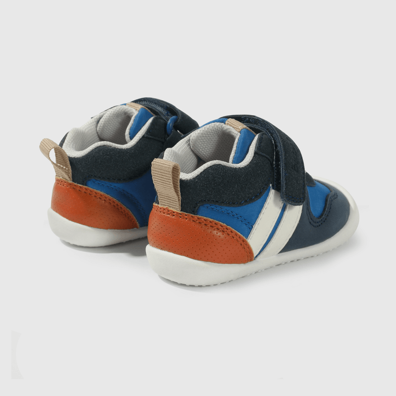 Zapatilla azul para gateadores, comodidad y estilo