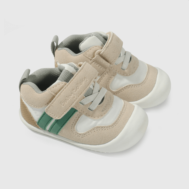 Zapatilla beige para gateadores, comodidad y estilo