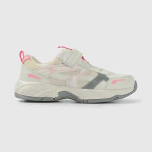 Zapatilla blanca para niña, estilo y comodidad