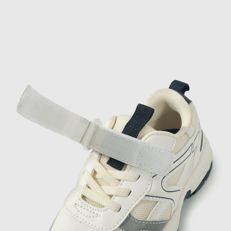 Zapatilla blanca para niño, comodidad y estilo