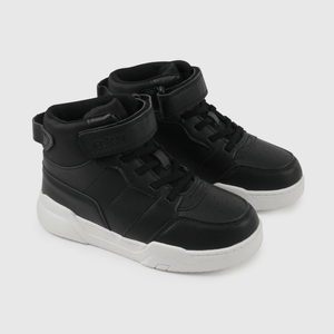 Zapatilla negra para niños, estilo y comodidad