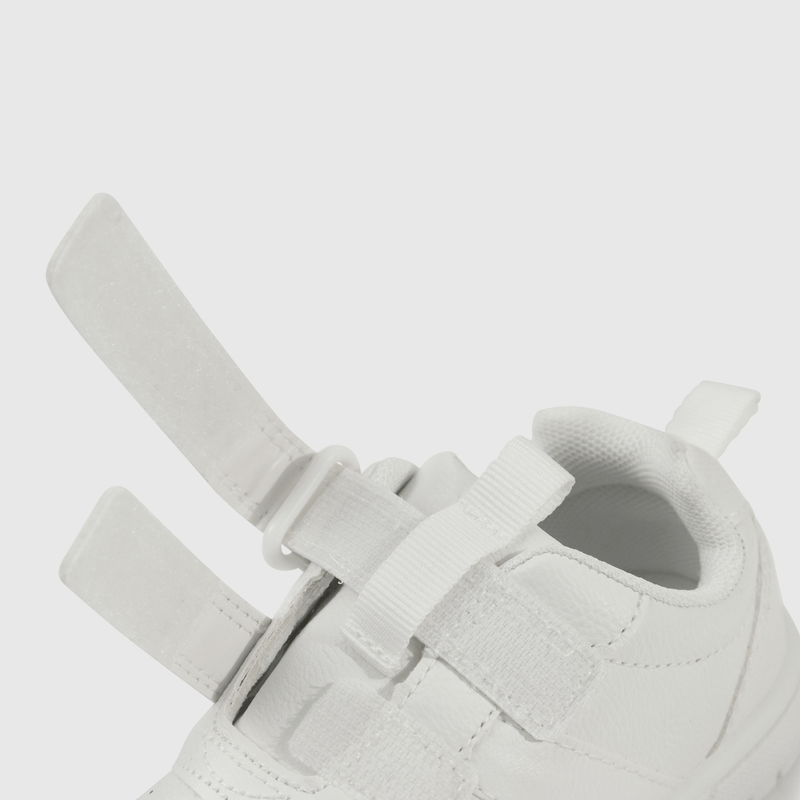 Zapatilla blanca para niños, comodidad y estilo