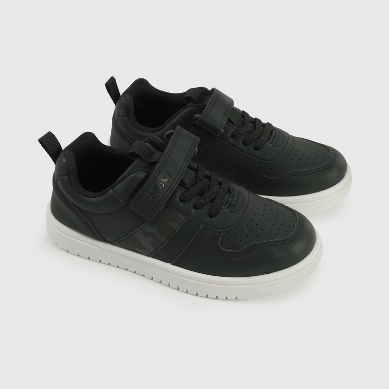 Zapatilla negra unisex para niños, estilo y comodidad