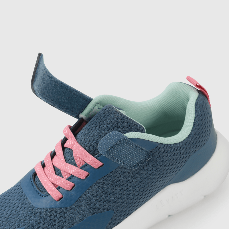 Zapatilla deportiva azul para niña, comodidad y estilo