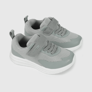Zapatilla gris para niños, comodidad y estilo