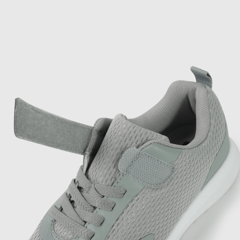 Zapatillas deportivas gris para niños activos y cómodos