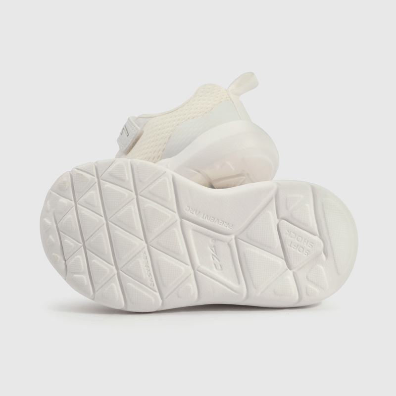 Zapatilla blanca para niños, comodidad y estilo