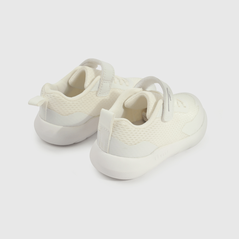 Zapatilla blanca para niños, comodidad y estilo