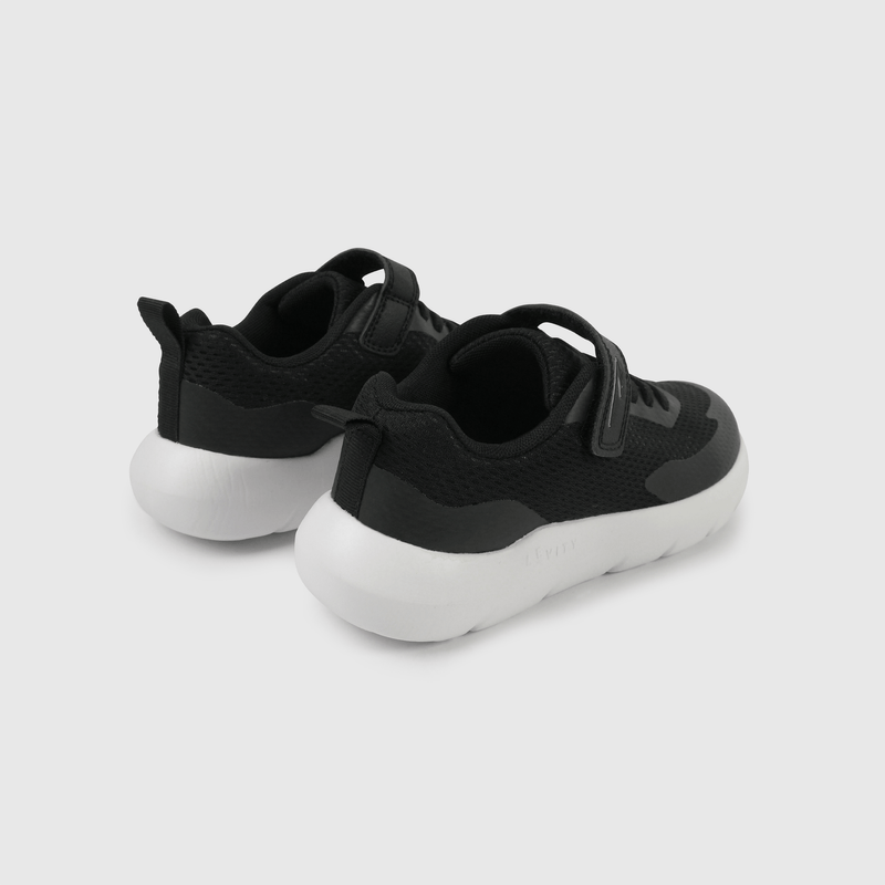 Zapatillas negras para niños, comodidad y estilo