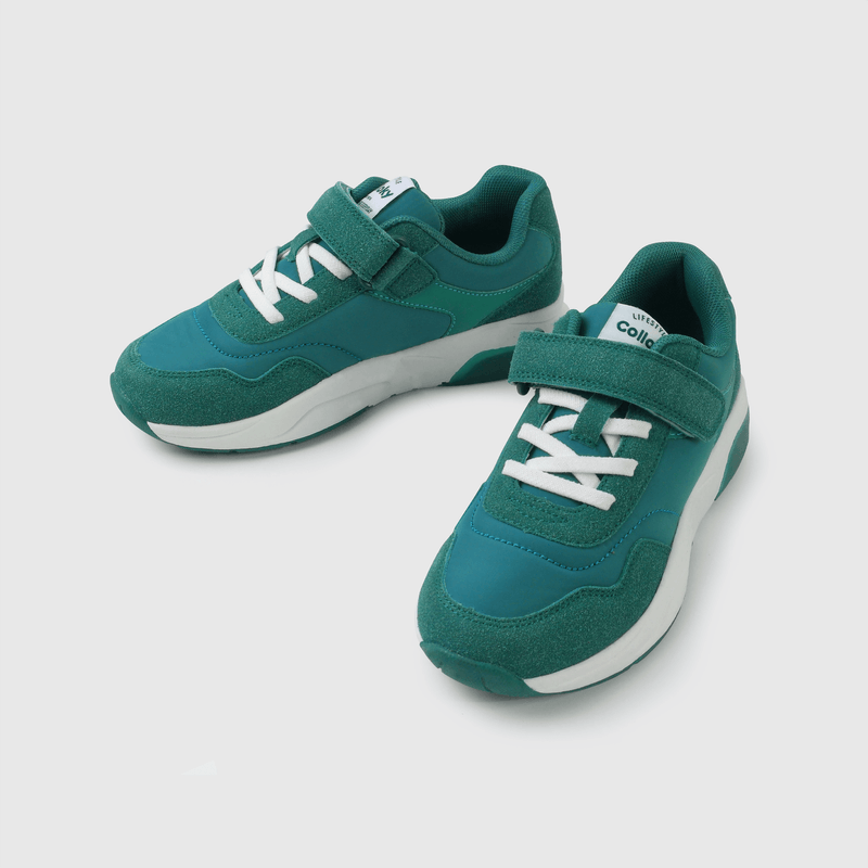 Zapatillas verdes con luces para niños activos y felices