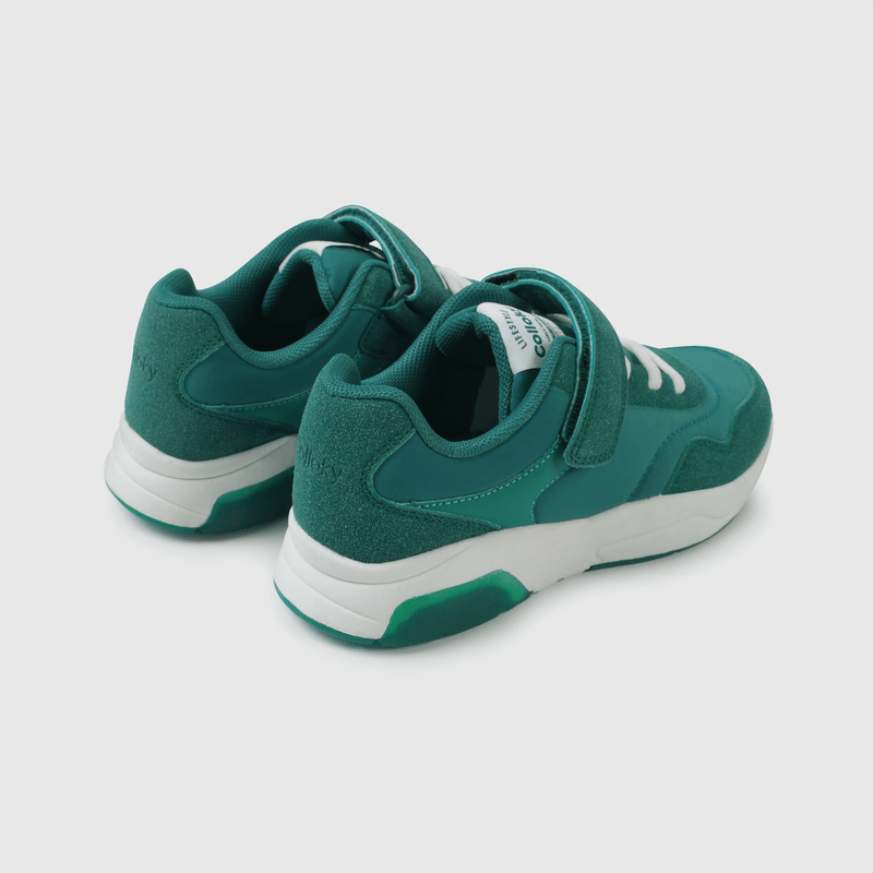 Zapatillas verdes con luces para niños activos y felices