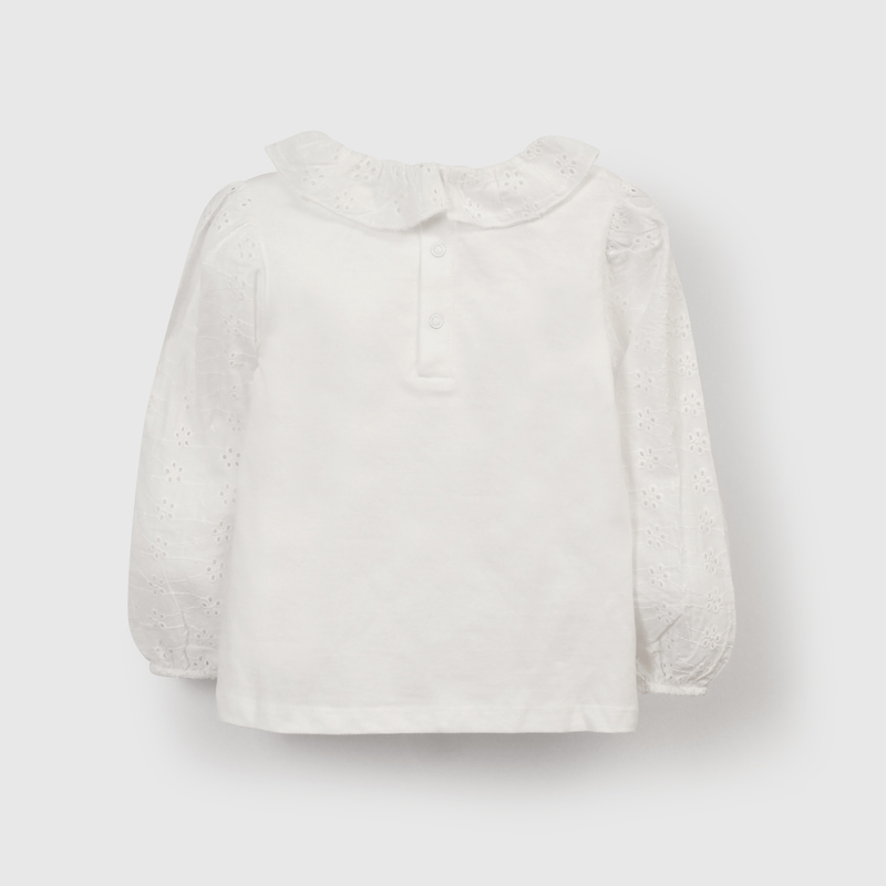 Polera blanca con detalles encantadores para niñas