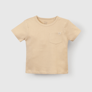 Polera cómoda beige para niños, ideal para el día a día