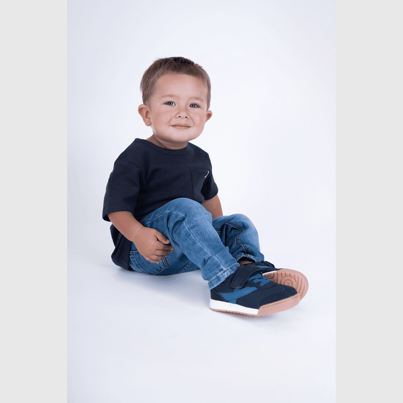Polera negra para niños, estilo y comodidad