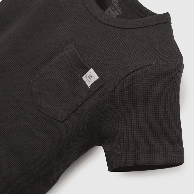 Polera negra para niños, estilo y comodidad
