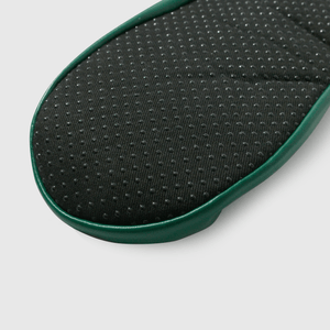 Calcetines verdes antideslizantes para niños, comodidad y estilo