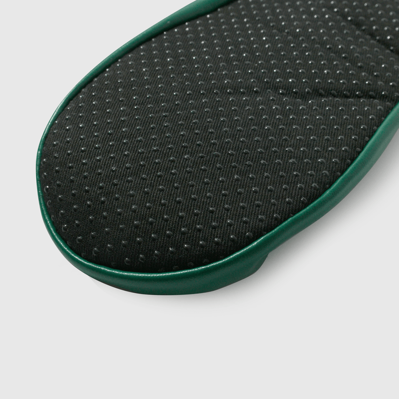 Calcetines verdes antideslizantes para niños, comodidad y estilo