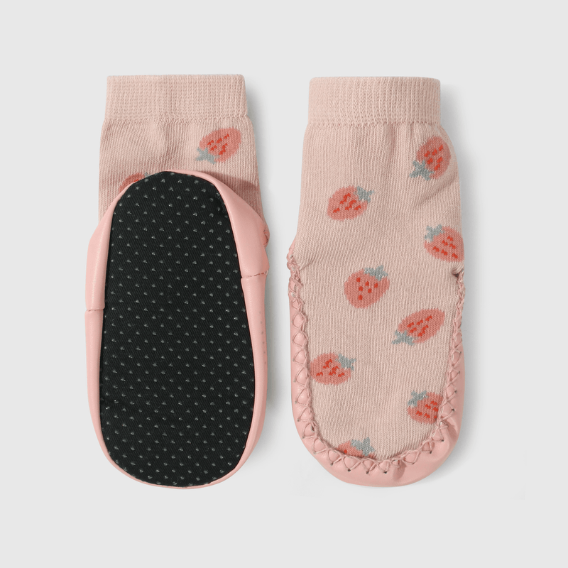 Calcetines rosados con frutillas para niñas, cómodos y seguros