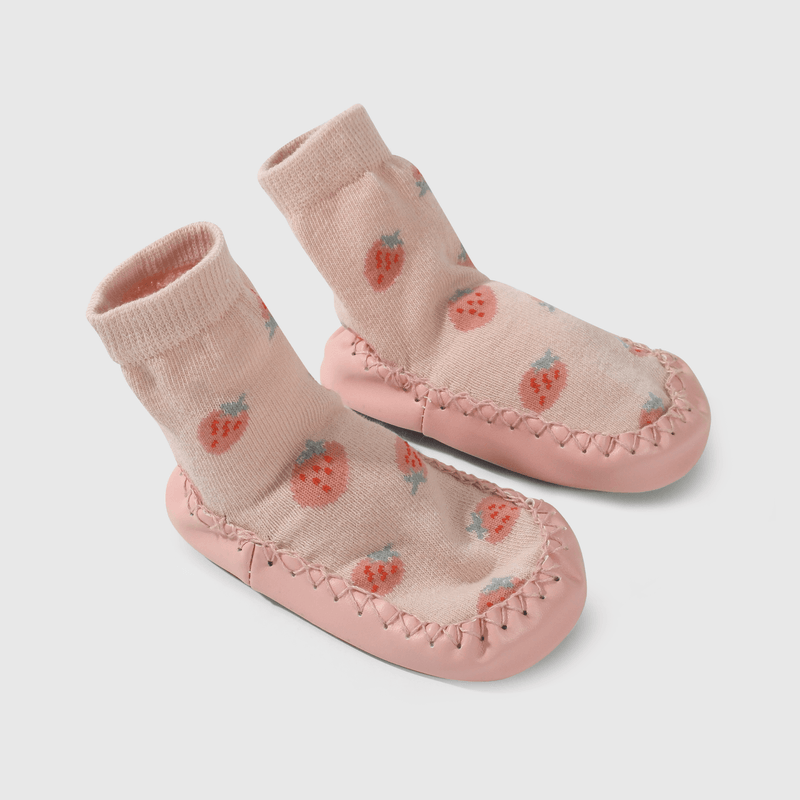 Calcetines rosados con frutillas para niñas, cómodos y seguros