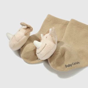 Calcetines Dino Beige para guaguas, suaves y cómodos