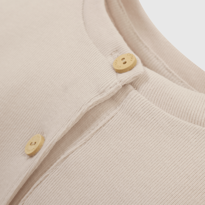 Conjunto suave beige para guagua, ideal para recién nacidos