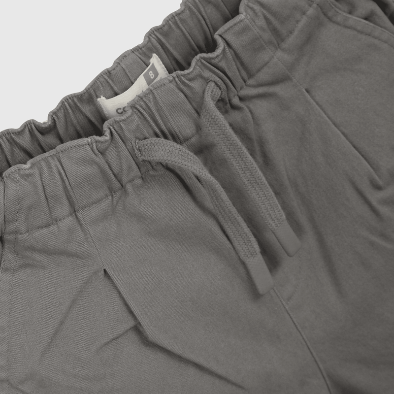 Pantalón gris para niños, estilo y comodidad