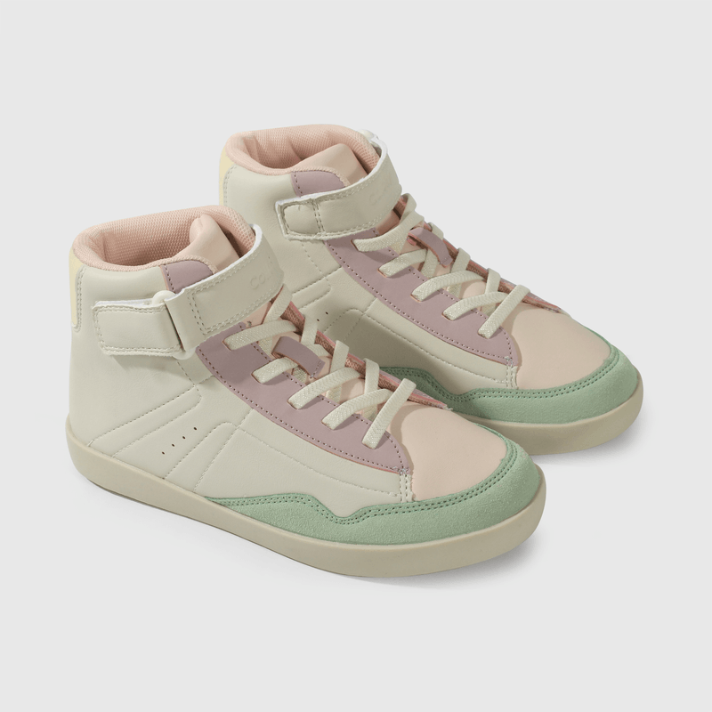 Zapatilla urbana blanca para niña, estilo y comodidad