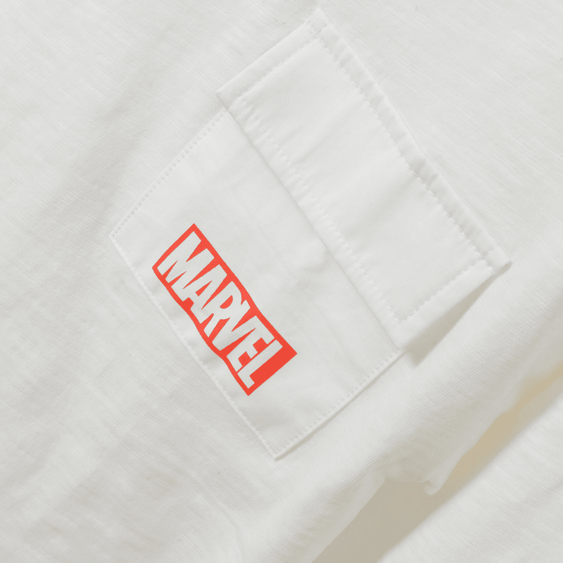 Polera blanca Marvel para niños, estilo y comodidad