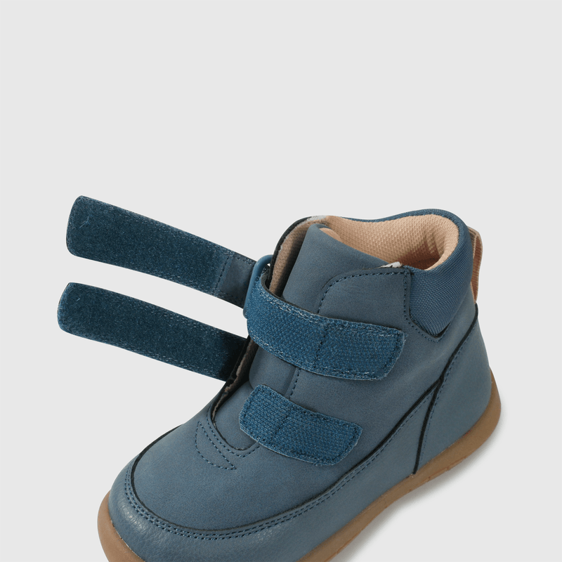 Botín azul para niña, comodidad y estilo en cada paso