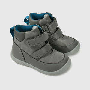 Zapatos grises para niños, cómodos y seguros en cada paso