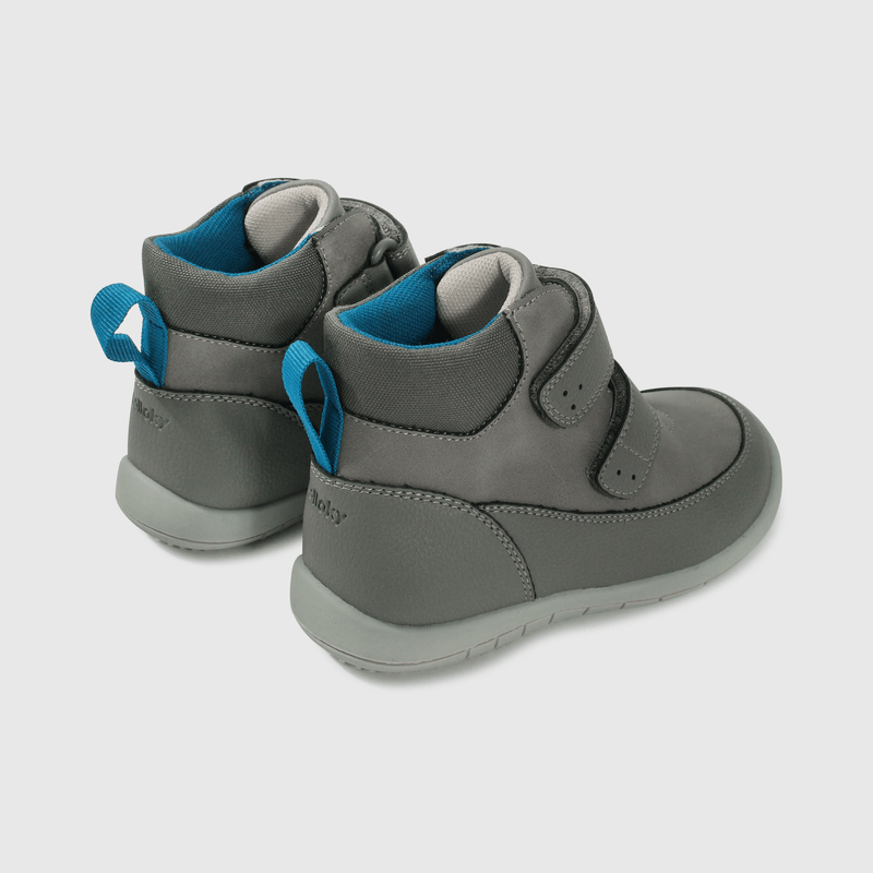 Zapatos grises para niños, cómodos y seguros en cada paso