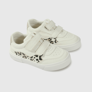 Zapatilla blanca para niña, comodidad y estilo