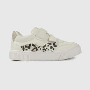 Zapatilla blanca para niña, comodidad y estilo