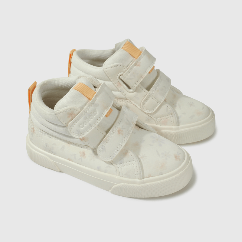 Zapatilla blanca para niña, comodidad y estilo en cada paso