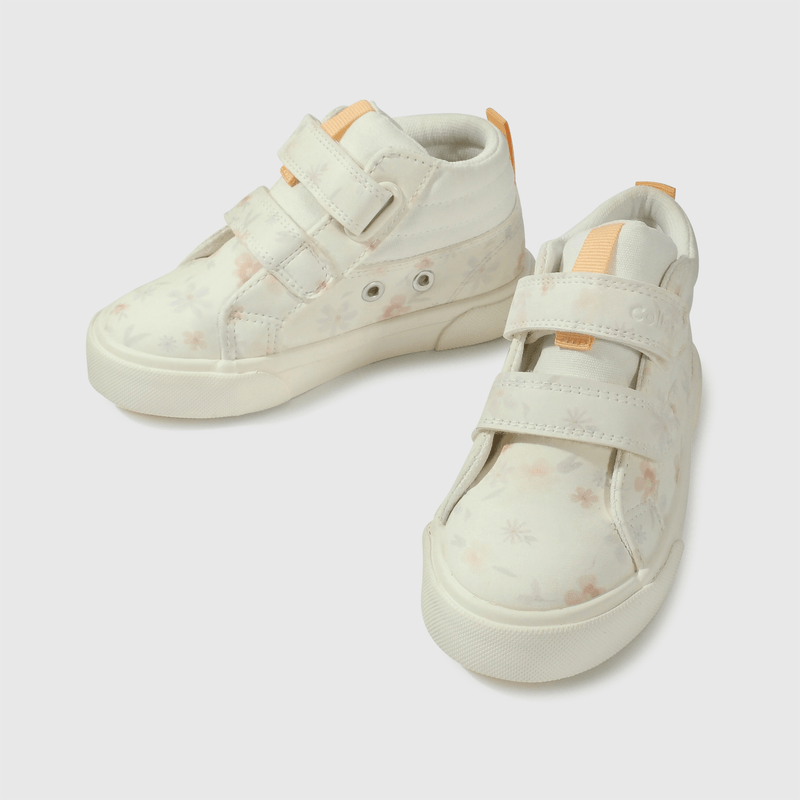 Zapatilla blanca para niña, comodidad y estilo en cada paso