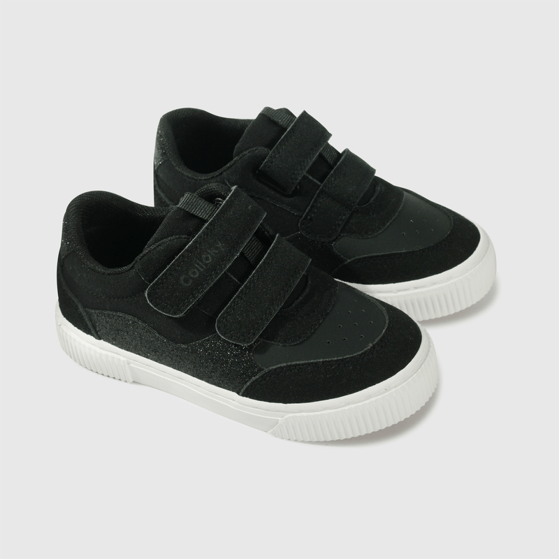 Zapatilla negra para niña, comodidad y estilo en cada paso