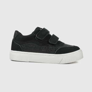 Zapatilla negra para niña, comodidad y estilo en cada paso