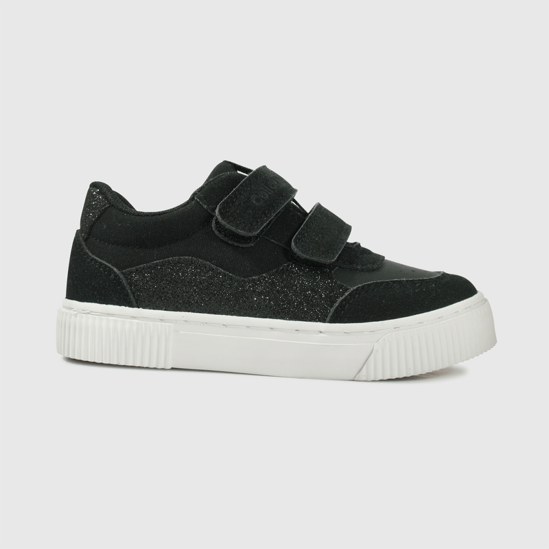 Zapatilla negra para niña, comodidad y estilo en cada paso