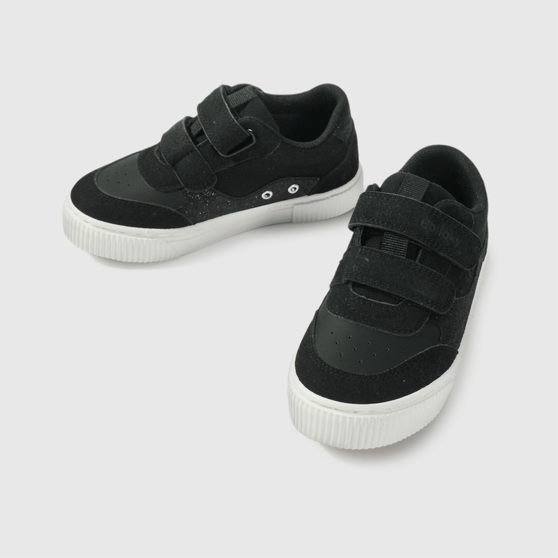 Zapatilla negra para niña, comodidad y estilo en cada paso