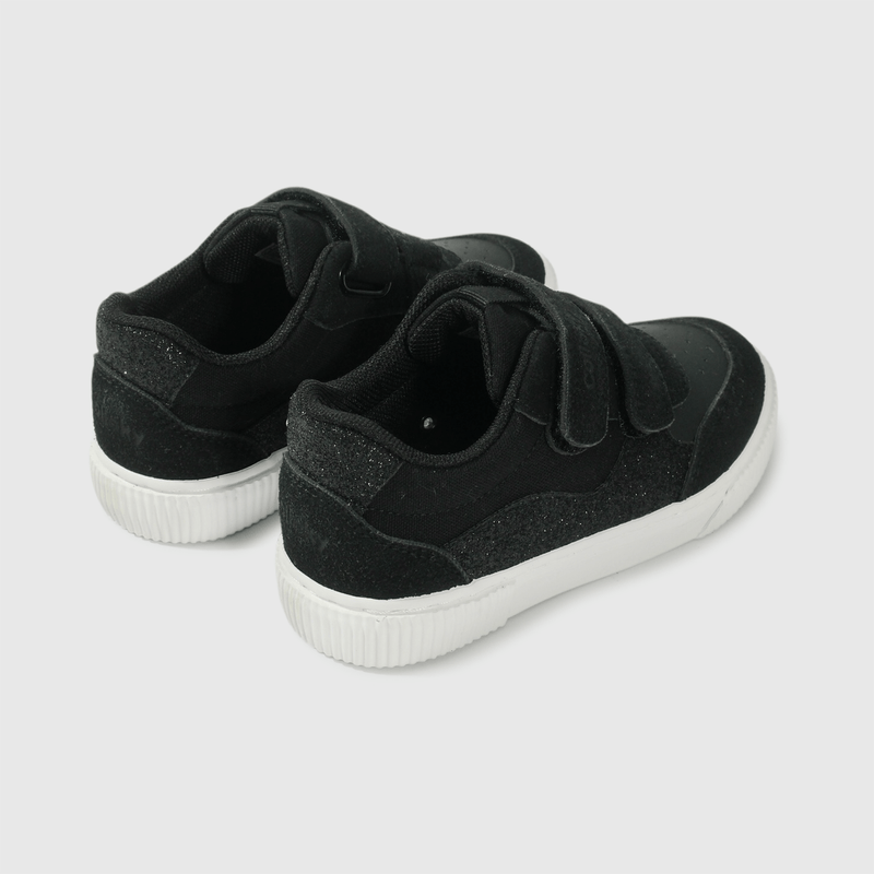 Zapatilla negra para niña, comodidad y estilo en cada paso