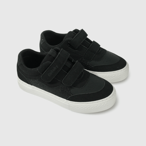 Zapatilla negra para niña, estilo y comodidad