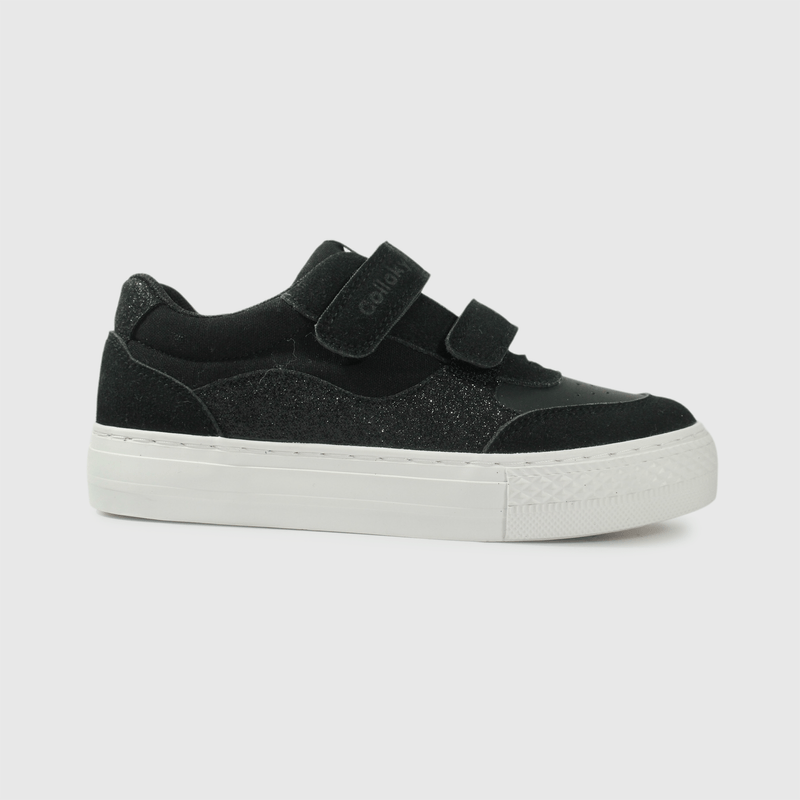 Zapatilla negra para niña, estilo y comodidad