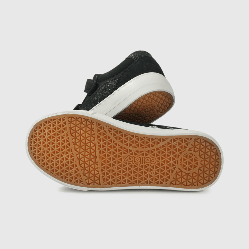 Zapatilla negra para niña, estilo y comodidad