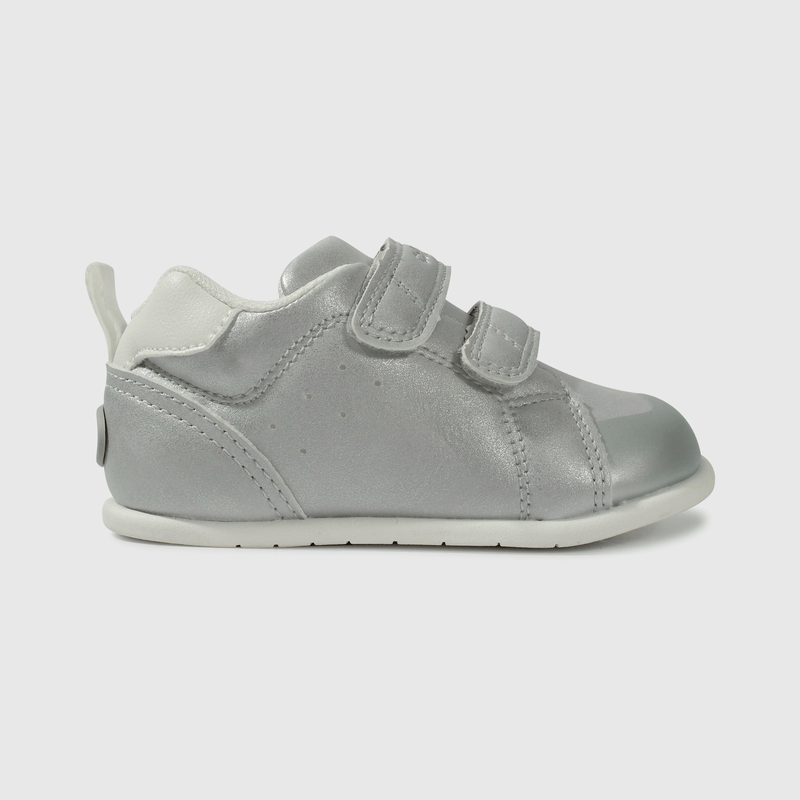 Zapatilla Lifestyle Plateada de Niña