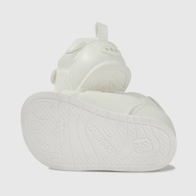 Zapatillas blancas para niños, comodidad y estilo