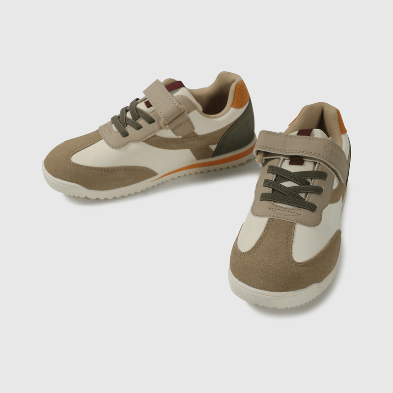 Zapatilla colorida y cómoda para niños en crecimiento