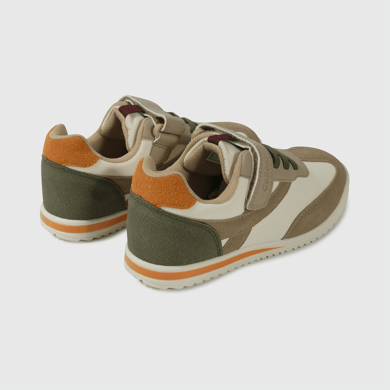 Zapatilla colorida y cómoda para niños en crecimiento